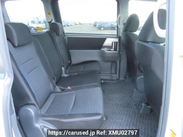 Used 2010 AT toyota voxy ZRR70W Image[18]