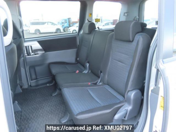 Used 2010 AT toyota voxy ZRR70W Image[21]