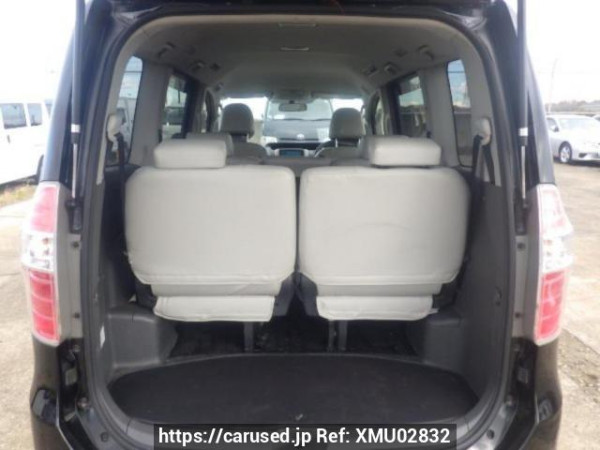 Used 2007 AT toyota noah ZRR70G Image[8]
