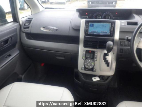 Used 2007 AT toyota noah ZRR70G Image[17]