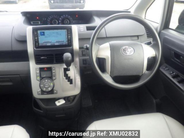 Used 2007 AT toyota noah ZRR70G Image[18]