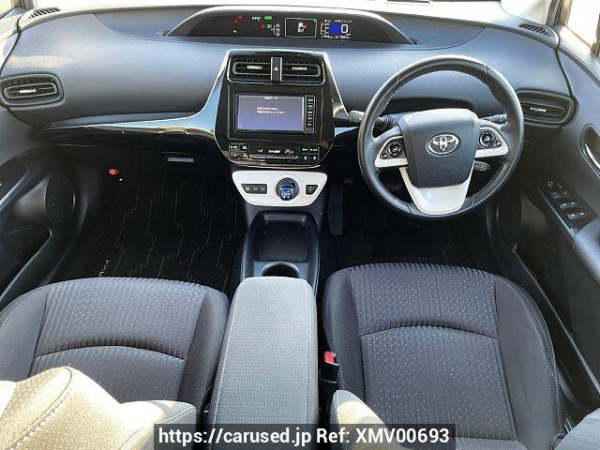 Used 2017 AT toyota prius DAA-ZVW50 Image[1]