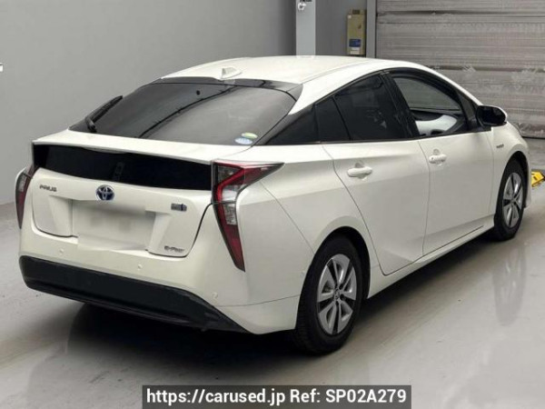 Used 2016 AT toyota prius ZVW55 Image[1]