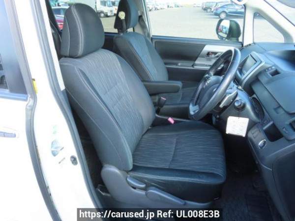 Used 2011 AT toyota voxy ZRR70W Image[15]
