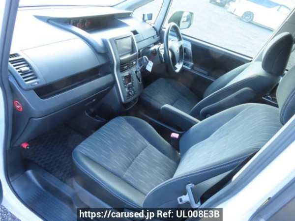 Used 2011 AT toyota voxy ZRR70W Image[16]