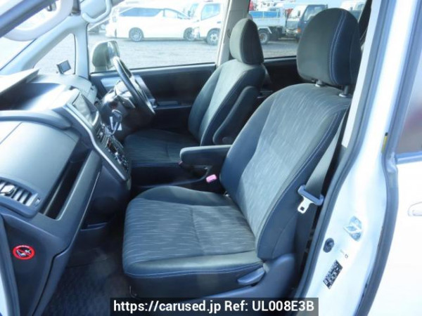 Used 2011 AT toyota voxy ZRR70W Image[17]
