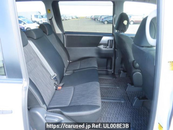 Used 2011 AT toyota voxy ZRR70W Image[18]