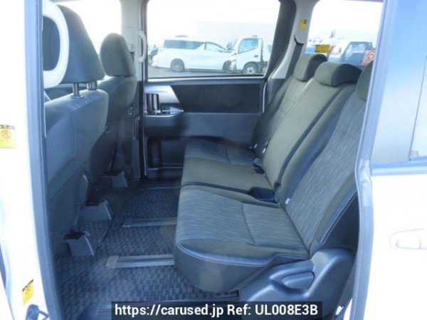 Used 2011 AT toyota voxy ZRR70W Image[20]