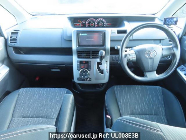 Used 2011 AT toyota voxy ZRR70W Image[24]