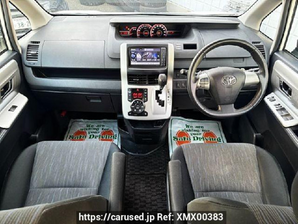 Used 2011 AT toyota voxy DBA-ZRR75W Image[1]