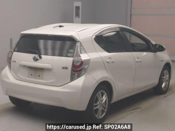 Used 2013 AT toyota aqua NHP10 Image[1]