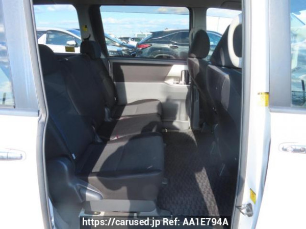 Used 2009 AT toyota voxy ZRR70W Image[18]