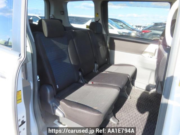 Used 2009 AT toyota voxy ZRR70W Image[19]