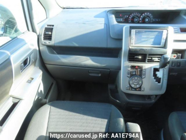 Used 2009 AT toyota voxy ZRR70W Image[24]
