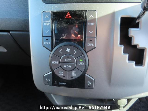Used 2009 AT toyota voxy ZRR70W Image[31]