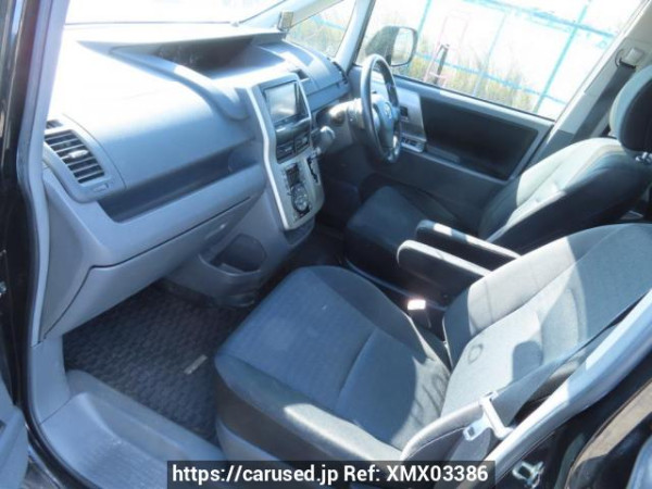 Used 2007 AT toyota voxy ZRR70W Image[16]