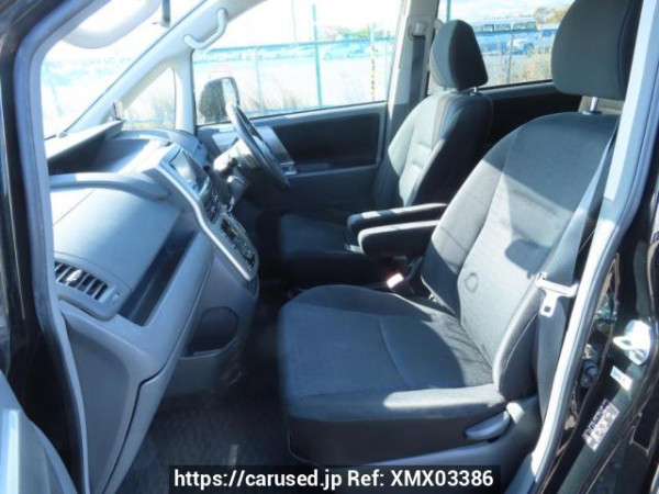 Used 2007 AT toyota voxy ZRR70W Image[17]