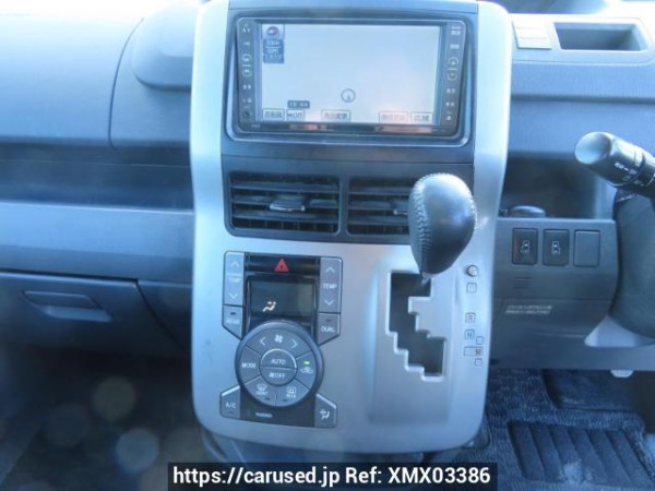 Used 2007 AT toyota voxy ZRR70W Image[31]
