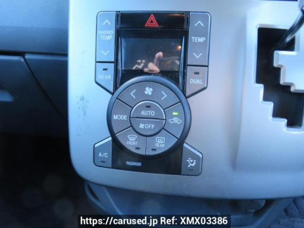 Used 2007 AT toyota voxy ZRR70W Image[34]