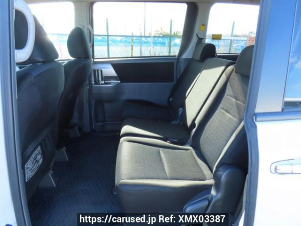 Used 2008 AT toyota voxy ZRR70W Image[20]