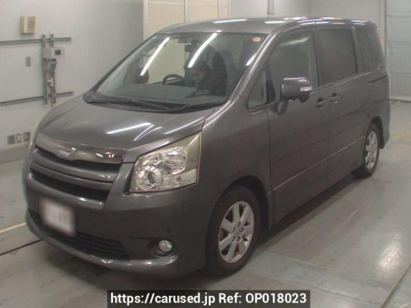 Used 2009 AT toyota noah ZRR70W Image[0]