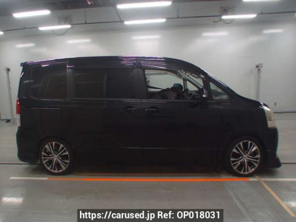 Used 2007 AT toyota noah ZRR70W Image[2]