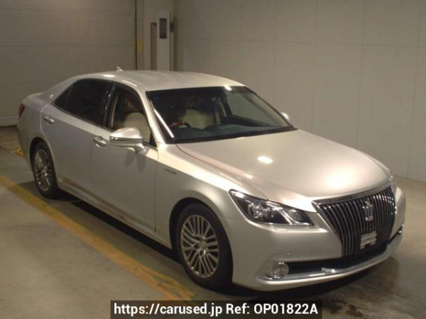 Used 2014 AT toyota crown-majesta GWS214 Image[2]