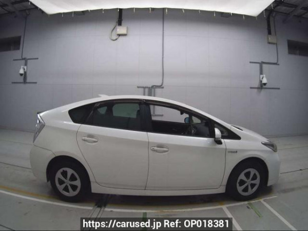 Used 2014 AT toyota prius ZVW30 Image[2]