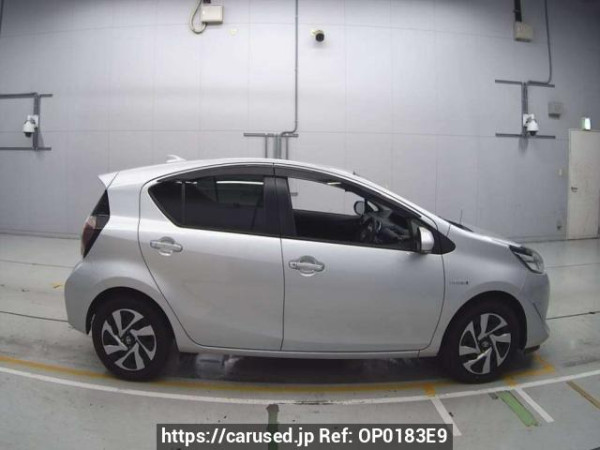 Used 2019 AT toyota aqua NHP10 Image[2]