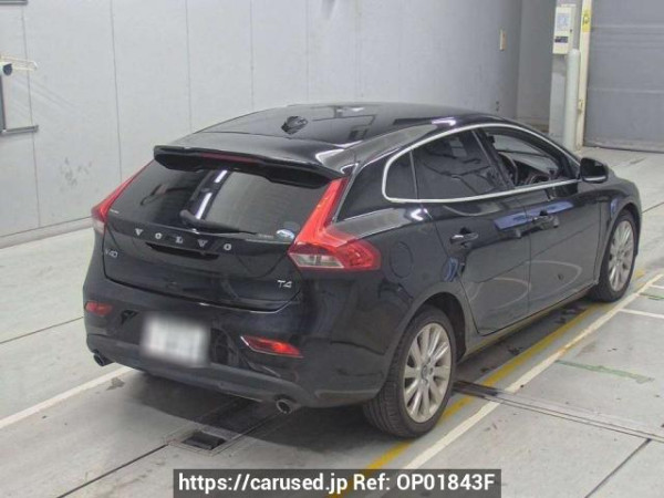 Used 2015 AT volvo v40 MB4164T Image[1]
