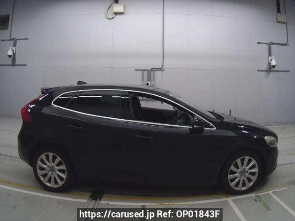 Used 2015 AT volvo v40 MB4164T Image[2]