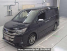 Toyota Noah ZWR80W