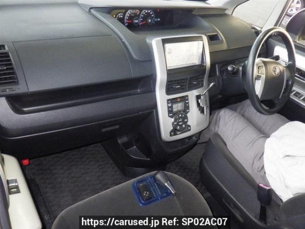 Used 2011 AT toyota noah ZRR70G Image[2]
