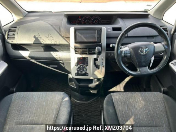 Used 2010 AT toyota voxy ZRR70W Image[19]