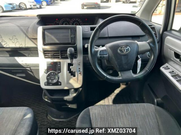 Used 2010 AT toyota voxy ZRR70W Image[21]