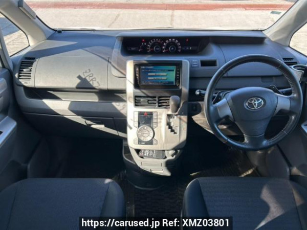 Used 2008 AT toyota voxy ZRR70W Image[18]