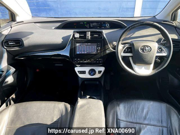 Used 2016 AT toyota prius DAA-ZVW55 Image[1]