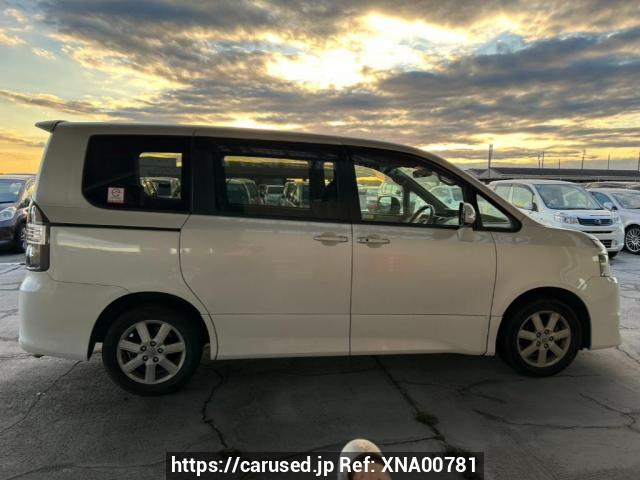 Buy Used 2008 Toyota Voxy ZRR70W (XNA00781) - Carused.jp