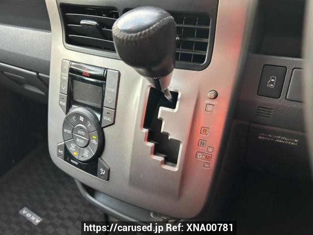 Buy Used 2008 Toyota Voxy ZRR70W (XNA00781) - Carused.jp