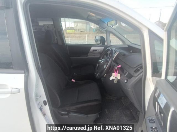 Used 2009 AT toyota voxy ZRR70W Image[13]