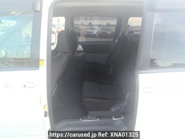 Used 2009 AT toyota voxy ZRR70W Image[16]