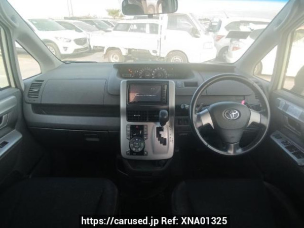 Used 2009 AT toyota voxy ZRR70W Image[18]