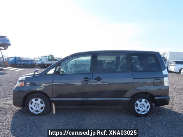 Comprar usado 2006 Toyota Voxy AZR60G (XNA03025) - Carused.jp