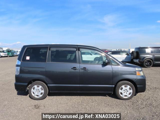 Comprar usado 2006 Toyota Voxy AZR60G (XNA03025) - Carused.jp
