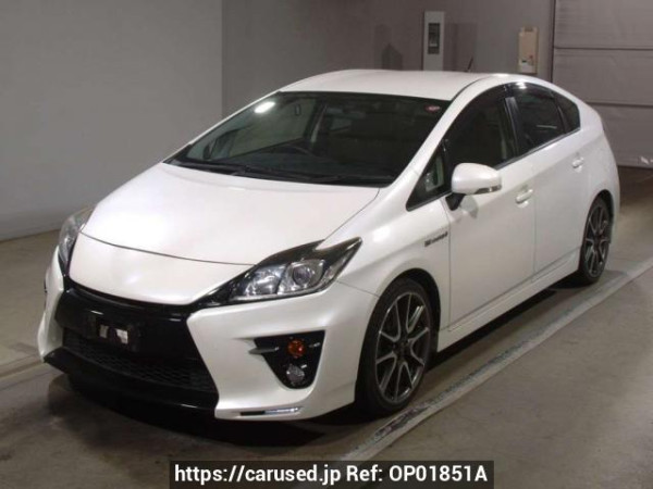 Used 2014 AT toyota prius ZVW30 Image[0]