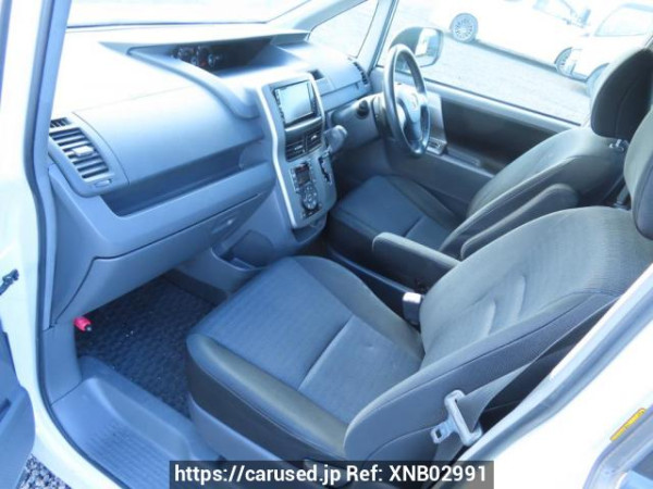 Used 2008 AT toyota voxy ZRR70W Image[16]