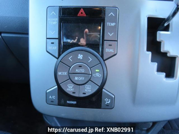 Used 2008 AT toyota voxy ZRR70W Image[32]