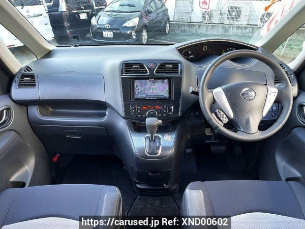 Used 2013 AT nissan serena DAA-HC26 Image[1]