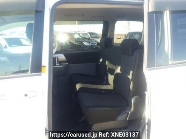 Used 2007 AT toyota voxy ZRR70W Image[14]