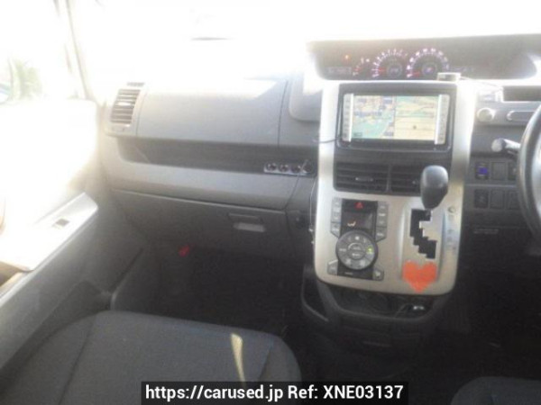 Used 2007 AT toyota voxy ZRR70W Image[17]